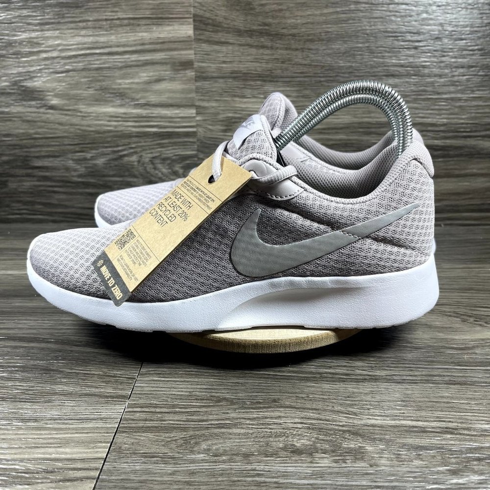 Nike Tanjun Women's Taupe Grey Running Shoes Size 10 NWT - Picture 3 of 9